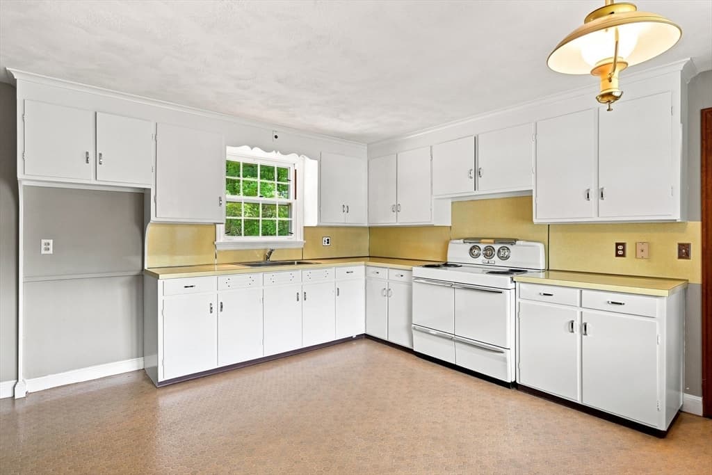 92 Oak Hollow Rd, Springfield MA 01128 photo 23