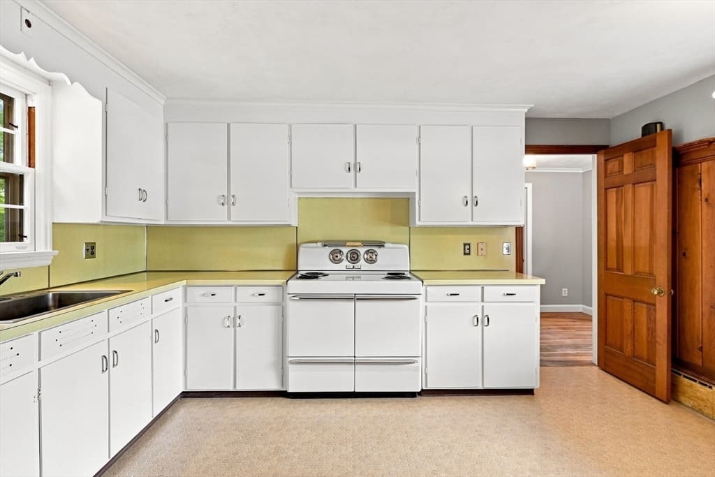 92 Oak Hollow Rd, Springfield MA 01128 photo 24