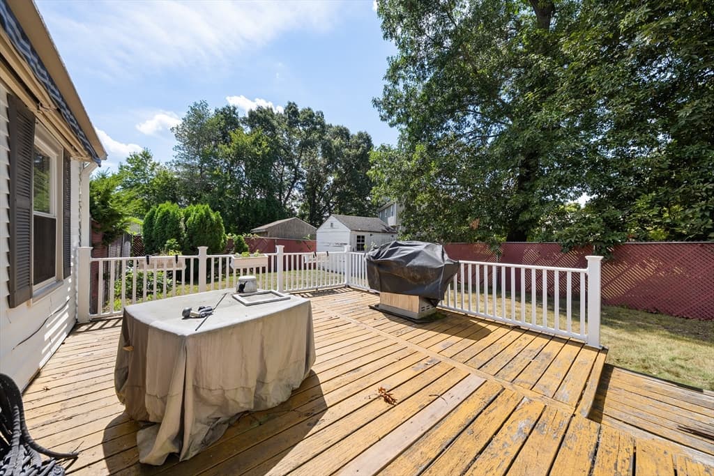 136 Laurie Ln, Lowell MA 01854 photo 7
