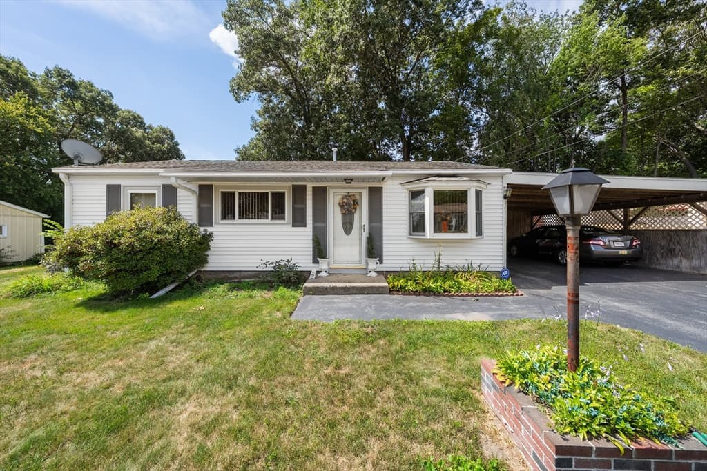 136 Laurie Ln, Lowell MA 01854