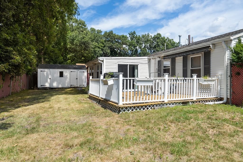 136 Laurie Ln, Lowell MA 01854 photo 5