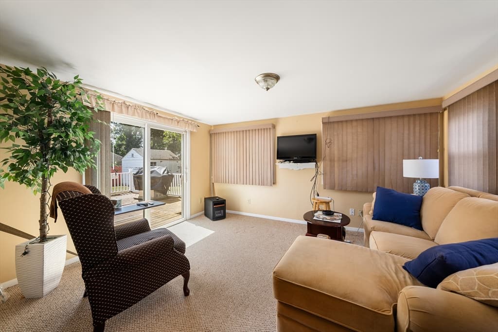 136 Laurie Ln, Lowell MA 01854 photo 9