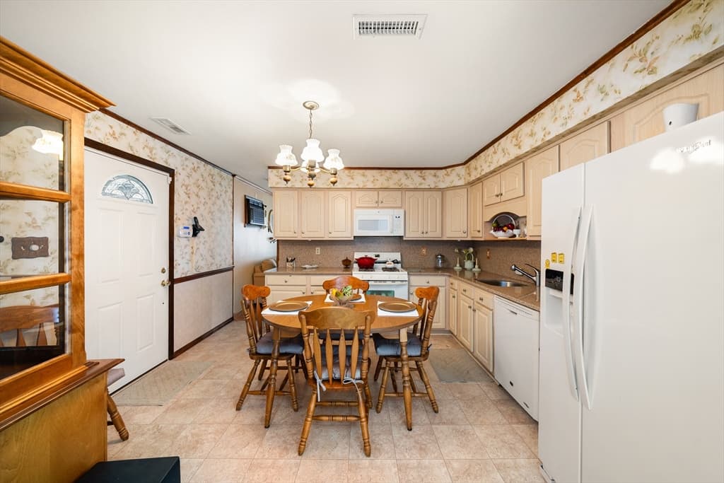136 Laurie Ln, Lowell MA 01854 photo 10