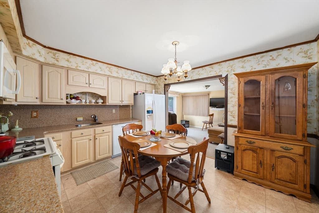 136 Laurie Ln, Lowell MA 01854 photo 14