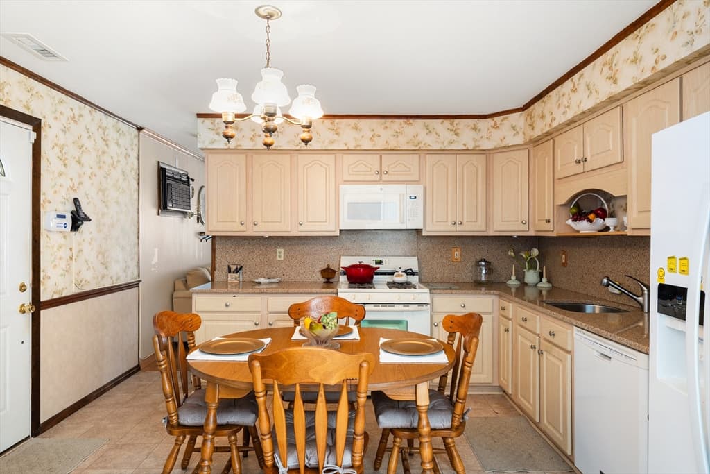 136 Laurie Ln, Lowell MA 01854 photo 11