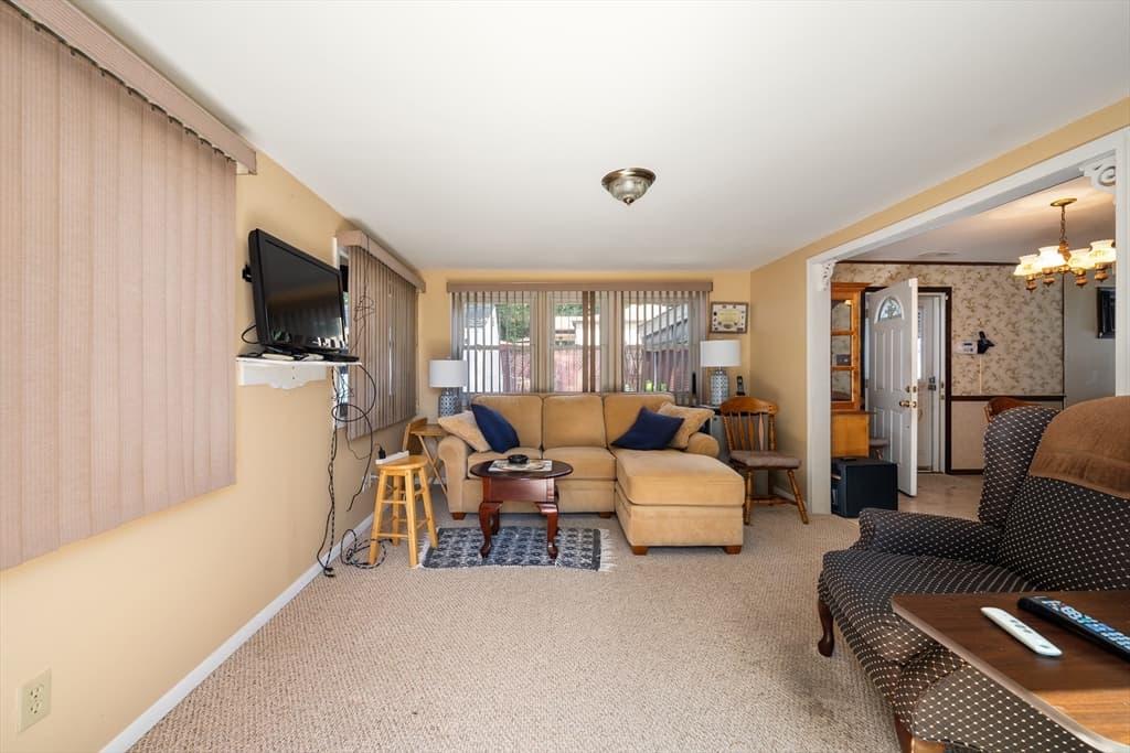136 Laurie Ln, Lowell MA 01854 photo 8