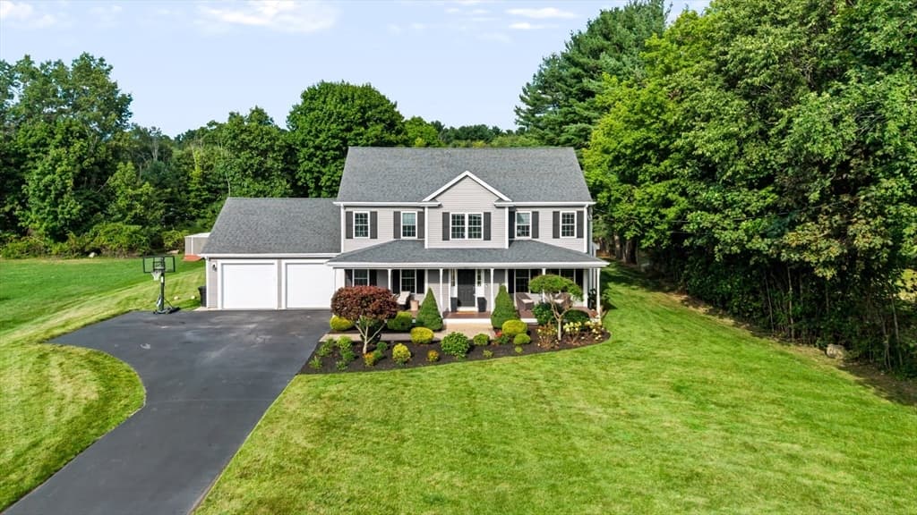 492 Sumner St, Stoughton MA 02072 photo 2