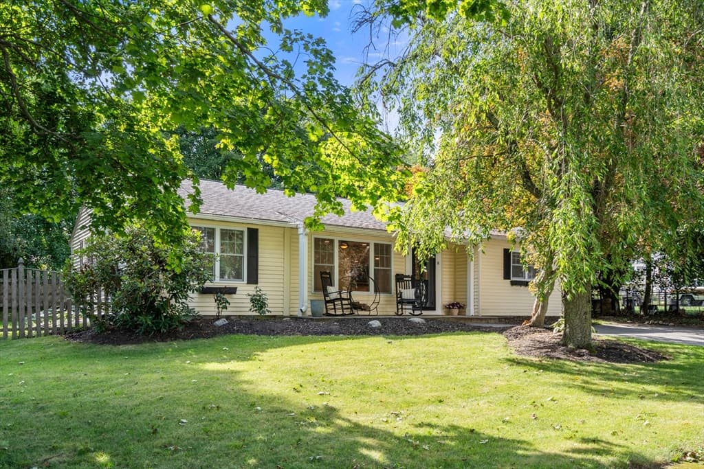 8 Vista Dr, Shrewsbury MA 01545