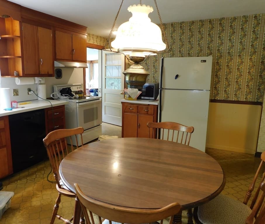 103 Chester Street, West Springfield MA 01089 photo 10
