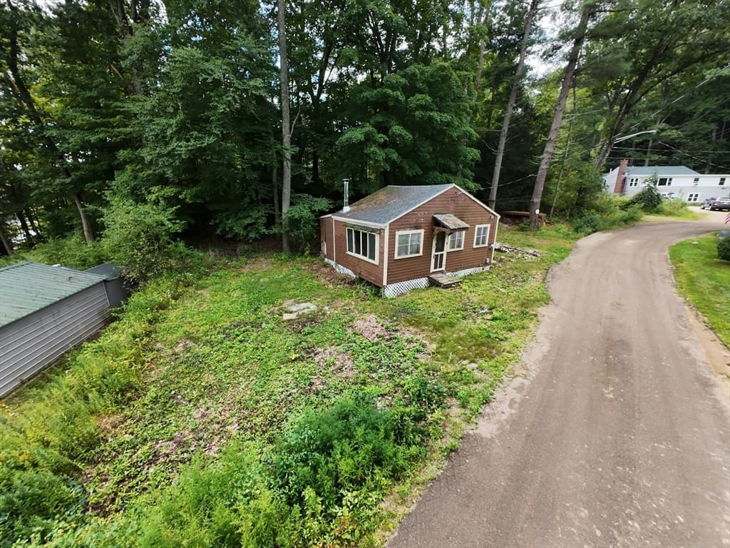 11 Chandler Rd, Holland MA 01521