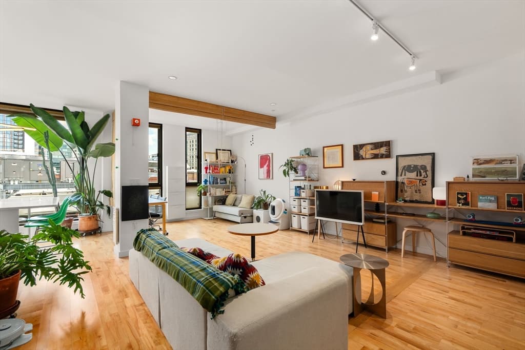 346 Congress Street # 608, Boston MA 02210