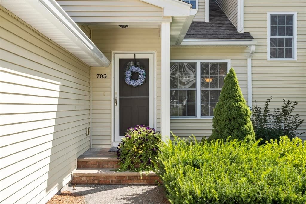 705 Autumn Ridge Dr # 705, Ayer MA 01432