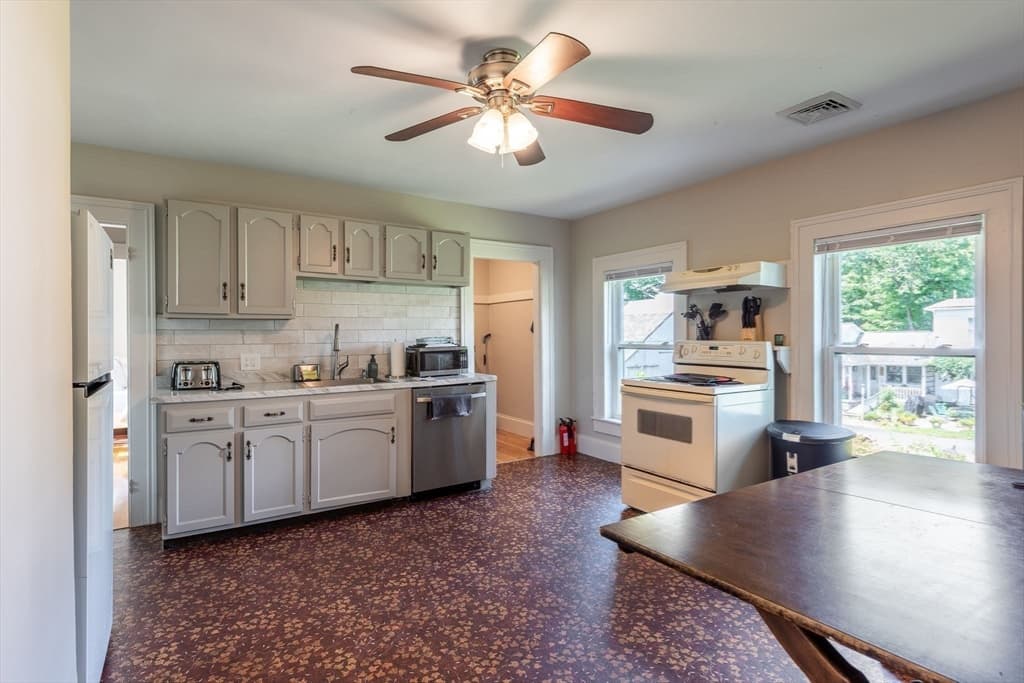 1136 N Pleasant St, Amherst MA 01002 photo 26