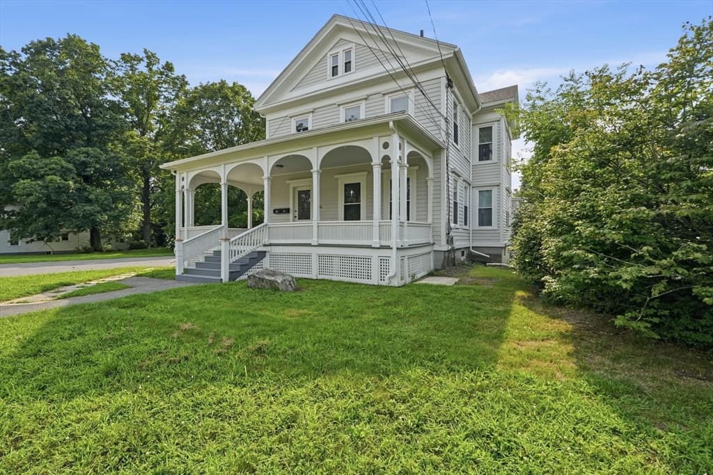 1136 N Pleasant St, Amherst MA 01002 photo 3