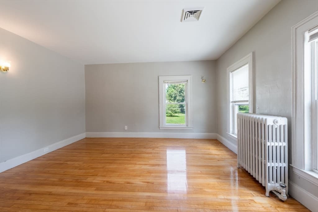 1136 N Pleasant St, Amherst MA 01002 photo 36