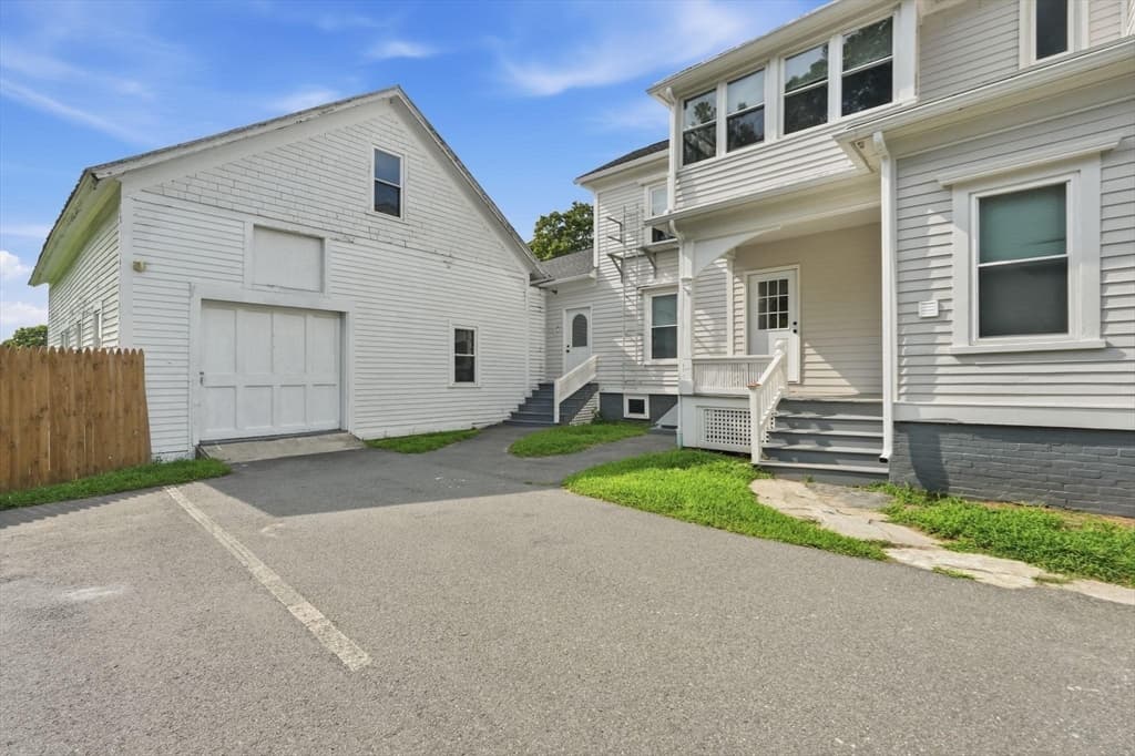 1136 N Pleasant St, Amherst MA 01002 photo 8