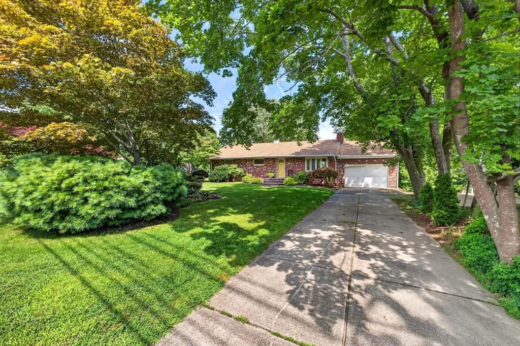 61 Highland Avenue, Dartmouth MA 02747 photo 2