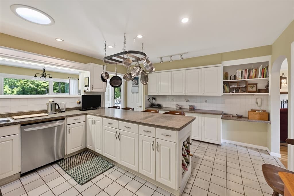61 Highland Avenue, Dartmouth MA 02747 photo 7