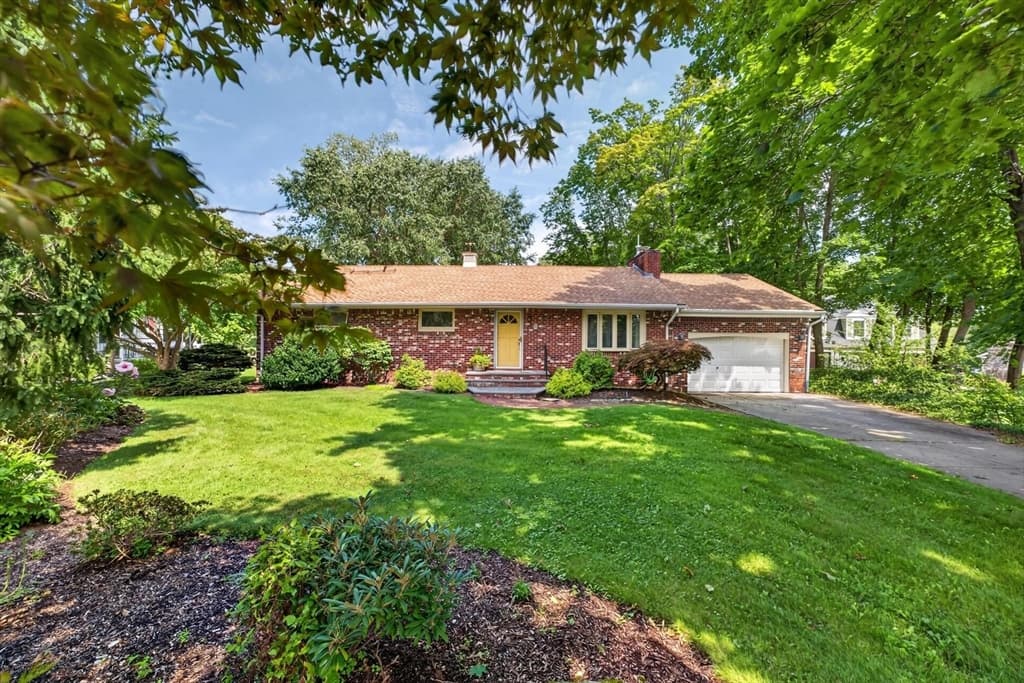 61 Highland Avenue, Dartmouth MA 02747