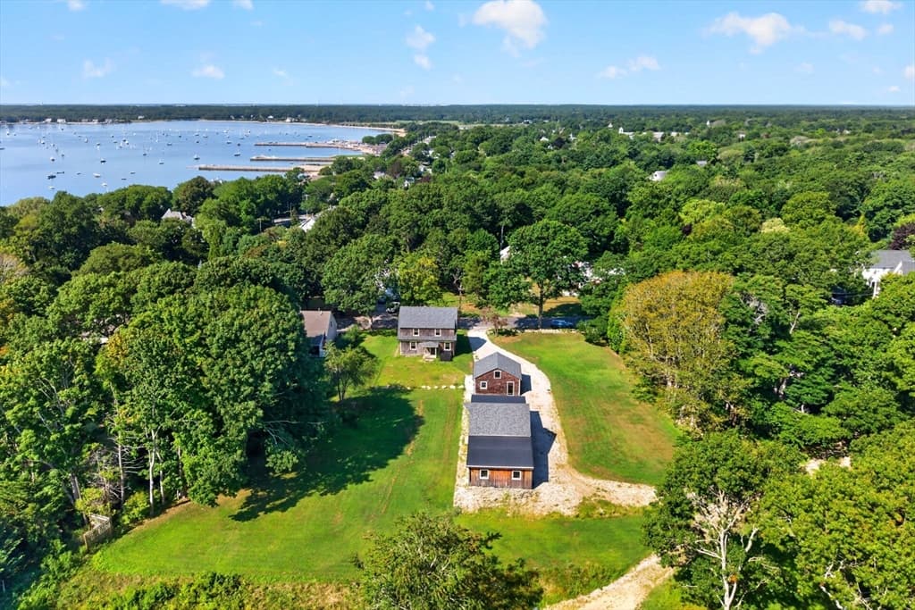4 Oakland St, Mattapoisett MA 02739 photo 2