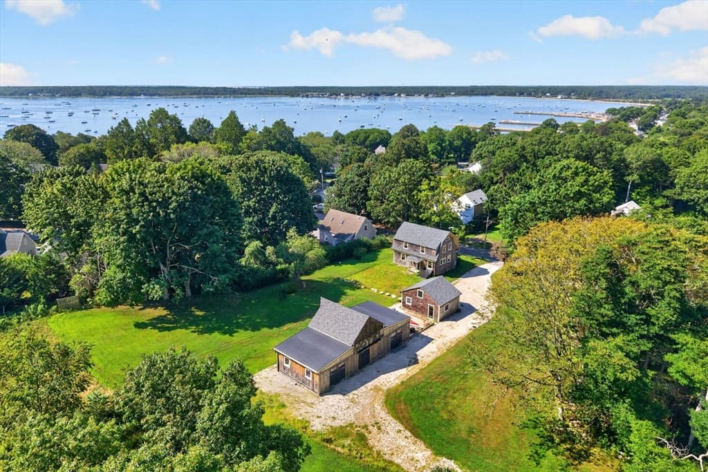 4 Oakland St, Mattapoisett MA 02739