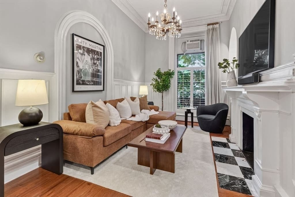 103 Beacon St # 1, Boston MA 02116