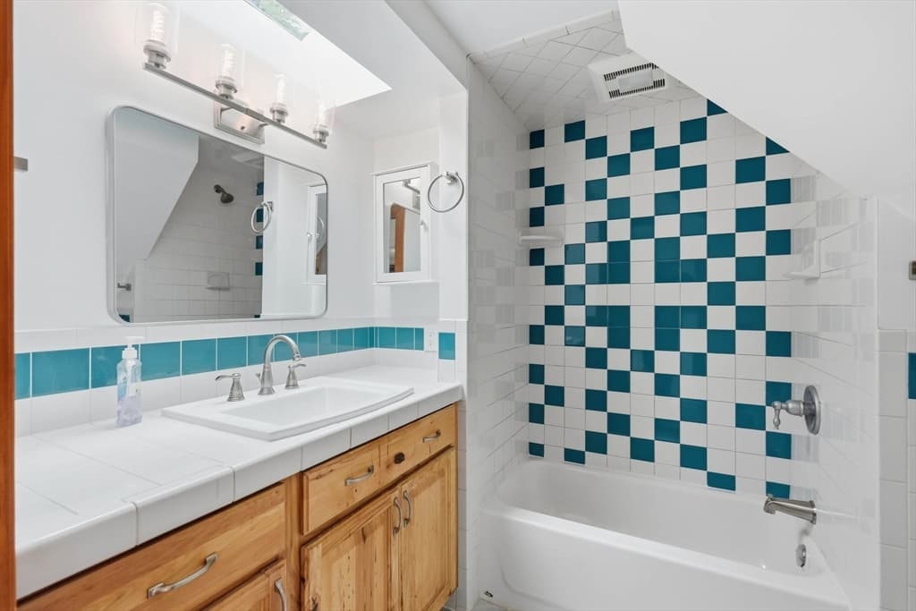 216 Crest Ave, Revere MA 02151 photo 15