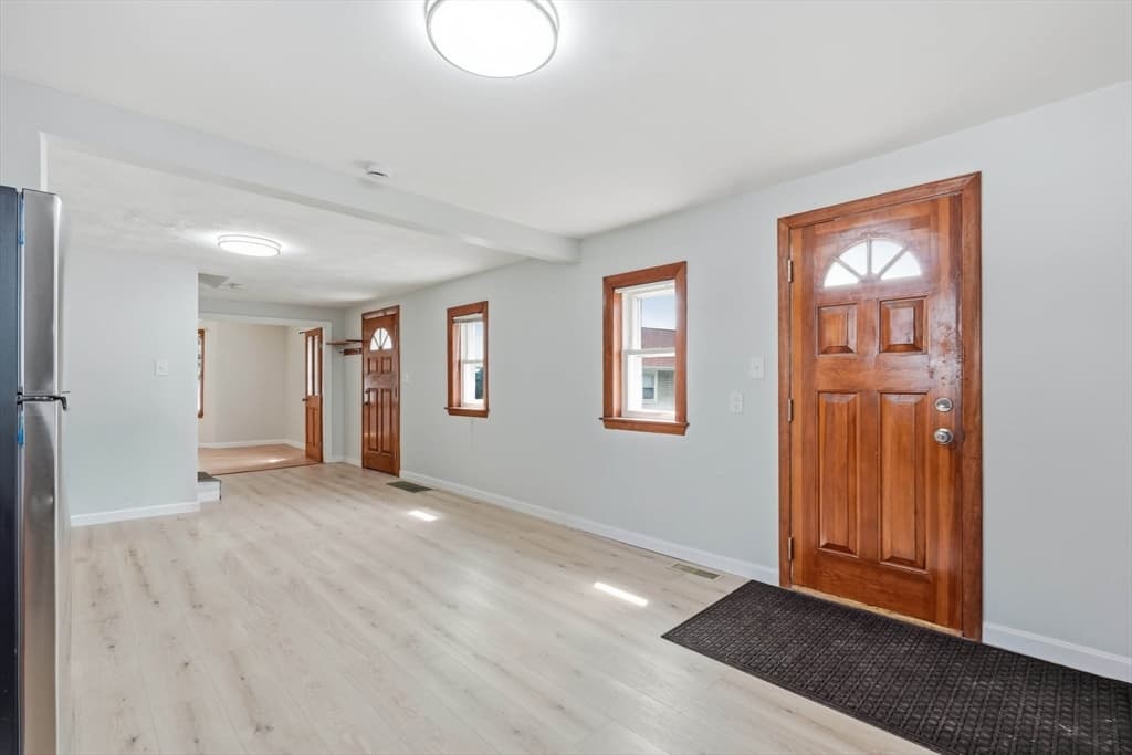 216 Crest Ave, Revere MA 02151 photo 4