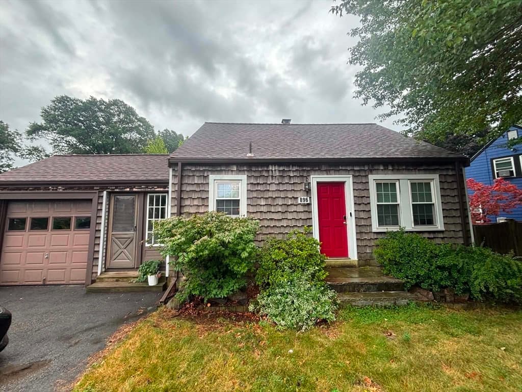 896 East St, Dedham MA 02026
