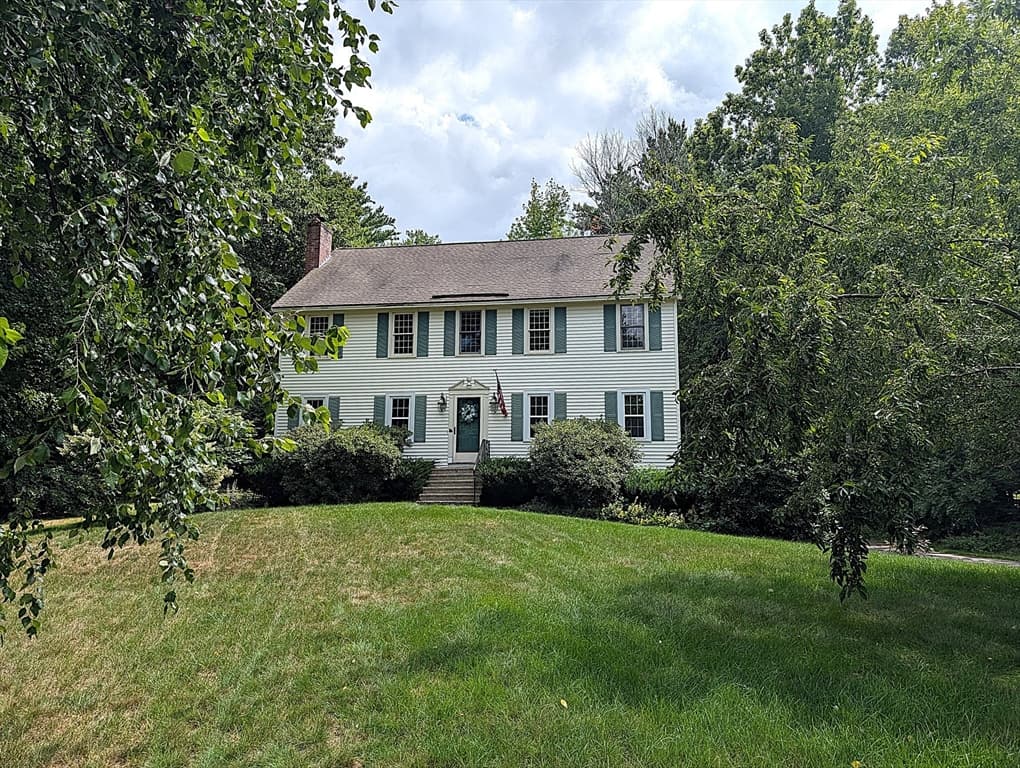 2 Nutfield Dr, Londonderry NH 03053 photo 2