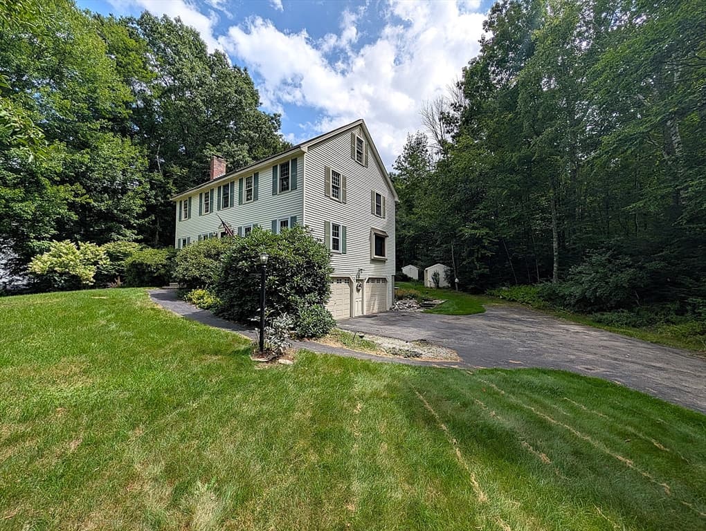 2 Nutfield Dr, Londonderry NH 03053