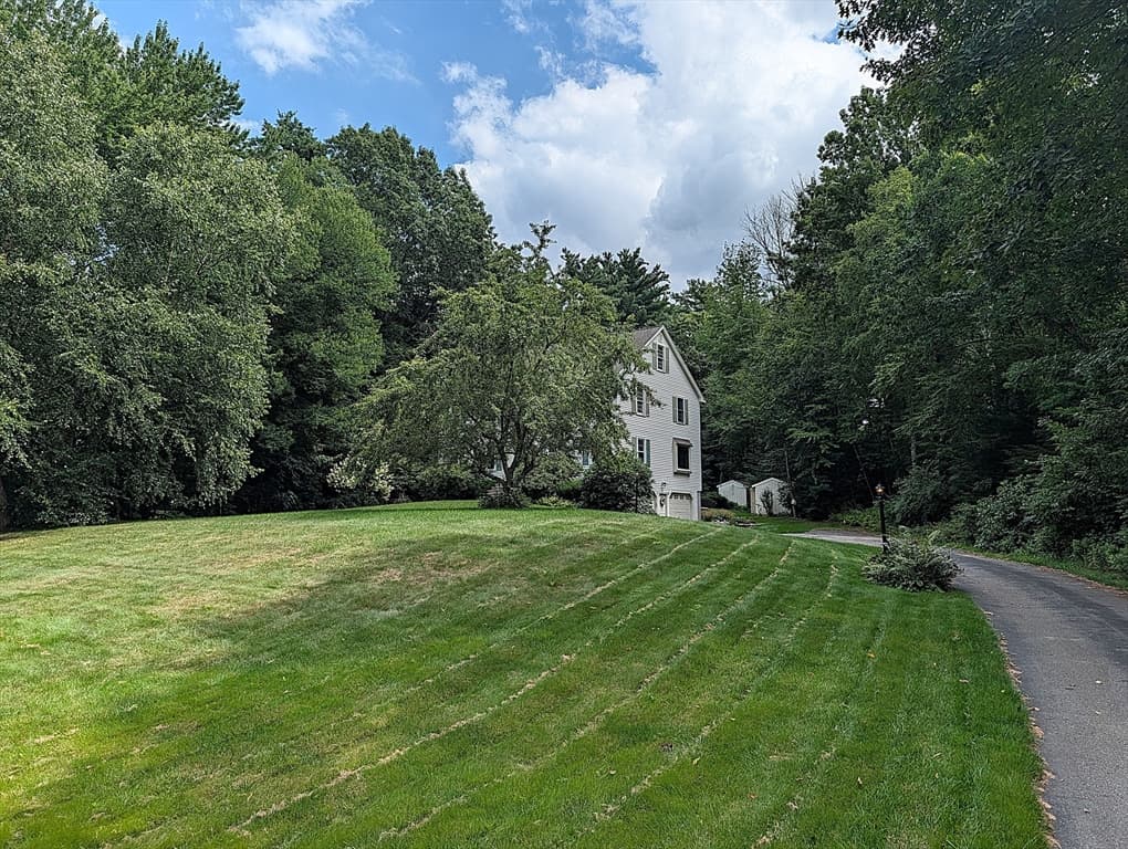 2 Nutfield Dr, Londonderry NH 03053 photo 9