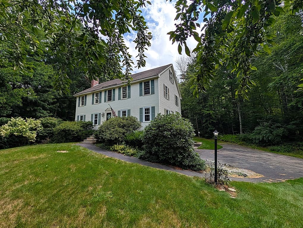 2 Nutfield Dr, Londonderry NH 03053 photo 4