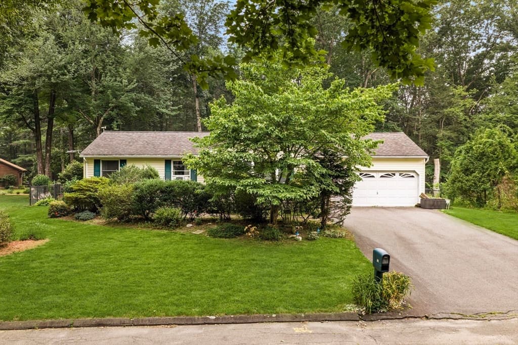 22 Carillon Circle, Easthampton MA 01027 photo 2
