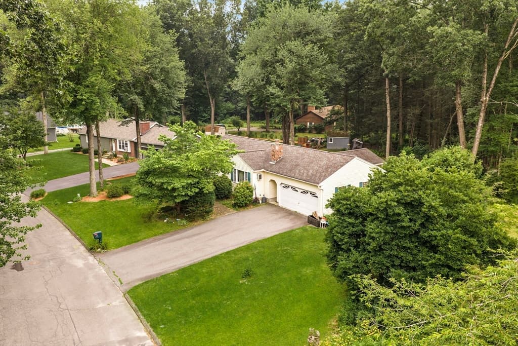 22 Carillon Circle, Easthampton MA 01027 photo 6