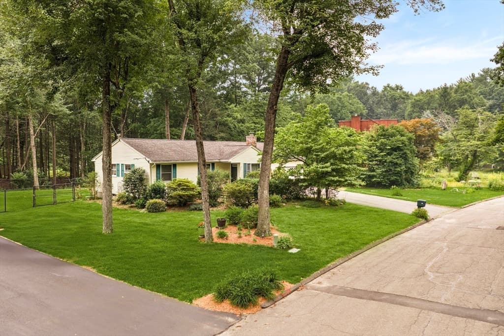 22 Carillon Circle, Easthampton MA 01027 photo 3