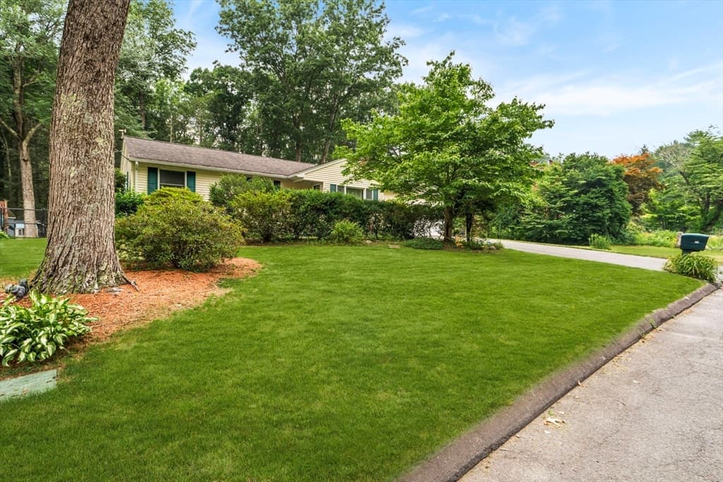 22 Carillon Circle, Easthampton MA 01027 photo 5