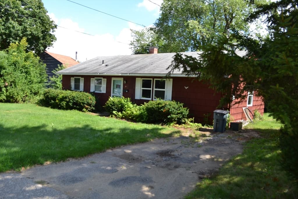 31 Winslow Ave, Leicester MA 01524