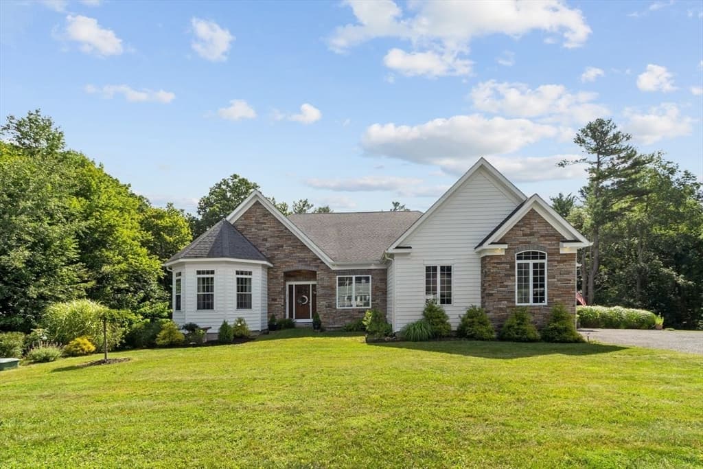 21 Sherwood Dr, Spencer MA 01562