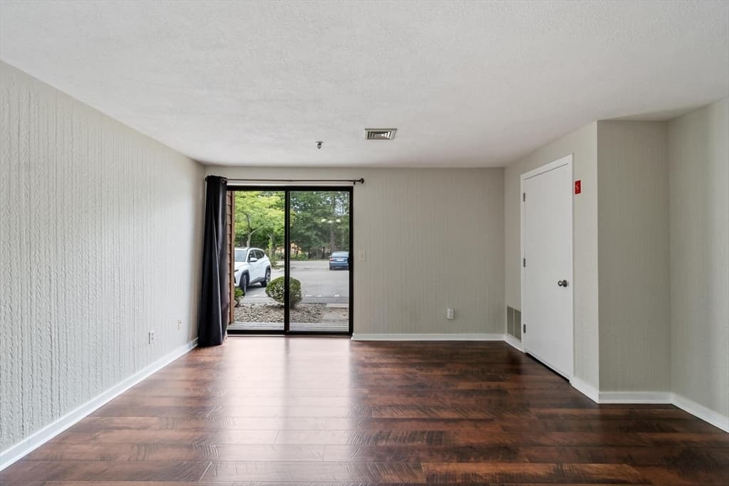Condominium at 70 West Meadow Road Bldg 74 # 10, Haverhill MA 01832, Haverhill, photo 2 of 29