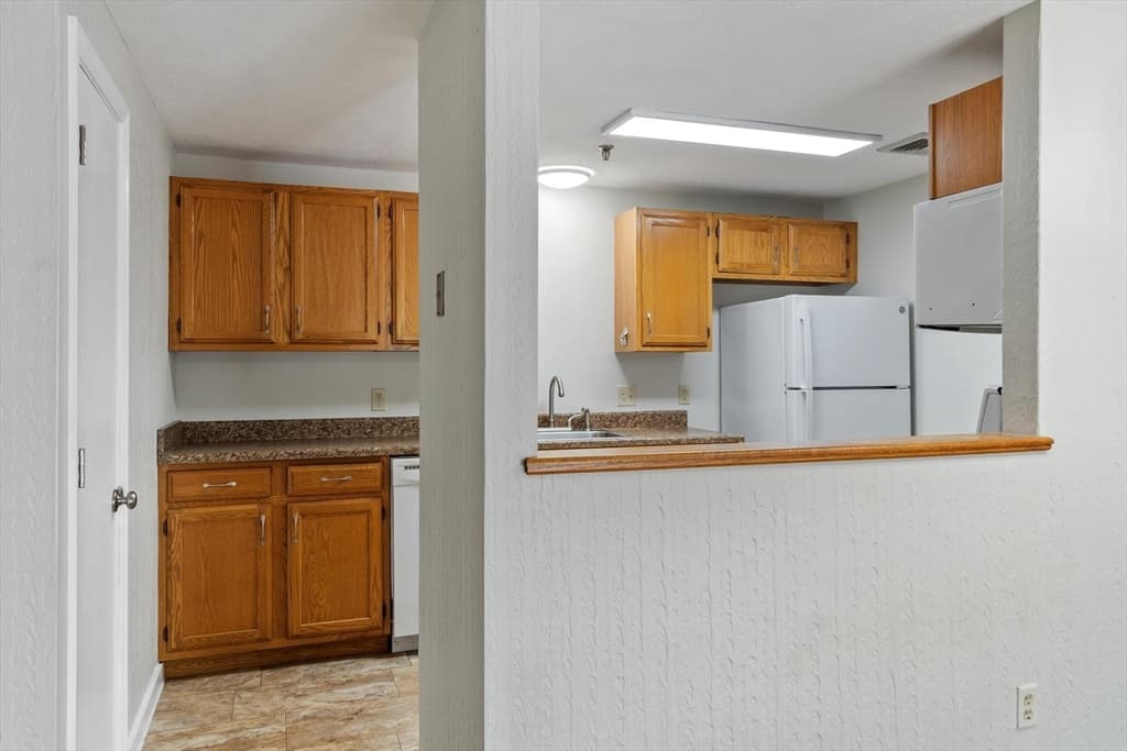 Condominium at 70 West Meadow Road Bldg 74 # 10, Haverhill MA 01832, Haverhill, photo 5 of 29