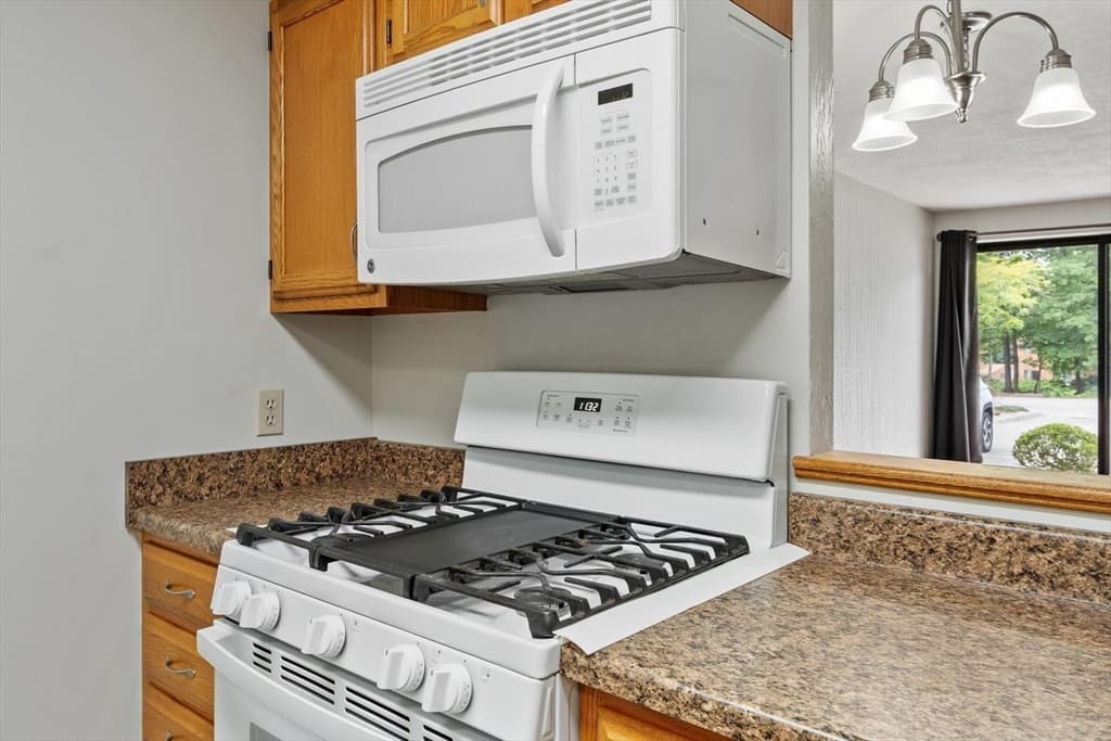 Condominium at 70 West Meadow Road Bldg 74 # 10, Haverhill MA 01832, Haverhill, photo 8 of 29