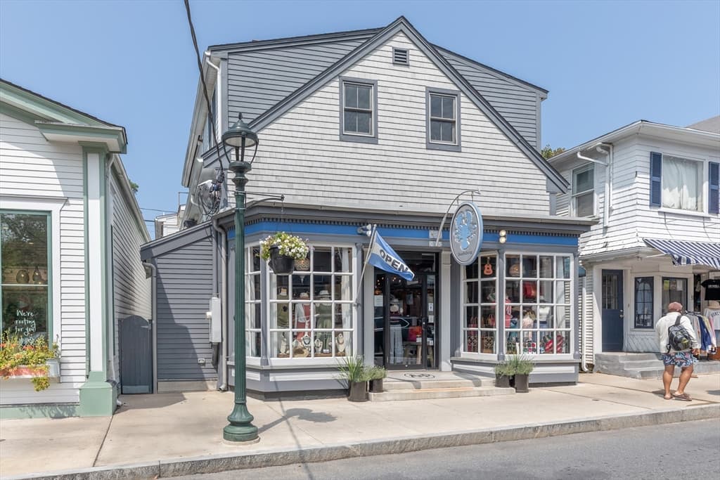 53 Circuit Avenue, Oak Bluffs MA 02557 photo 2
