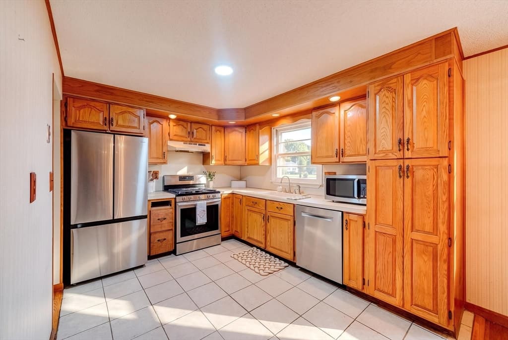 15 Carriage Dr, Chelmsford MA 01824 photo 3