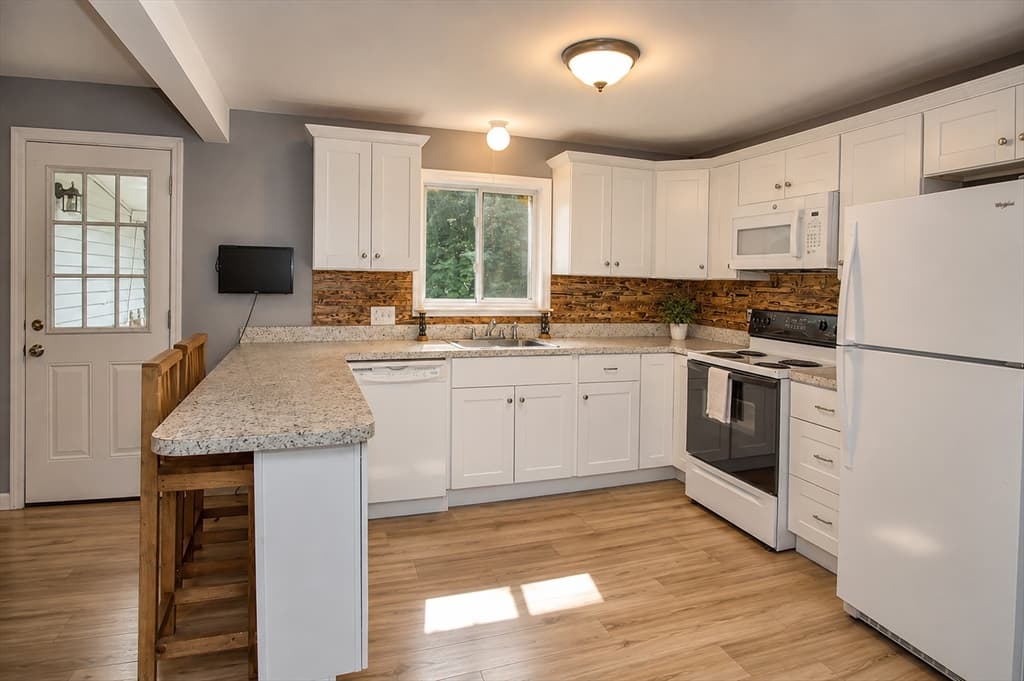 52 Cottage, Enfield CT 06082 photo 9