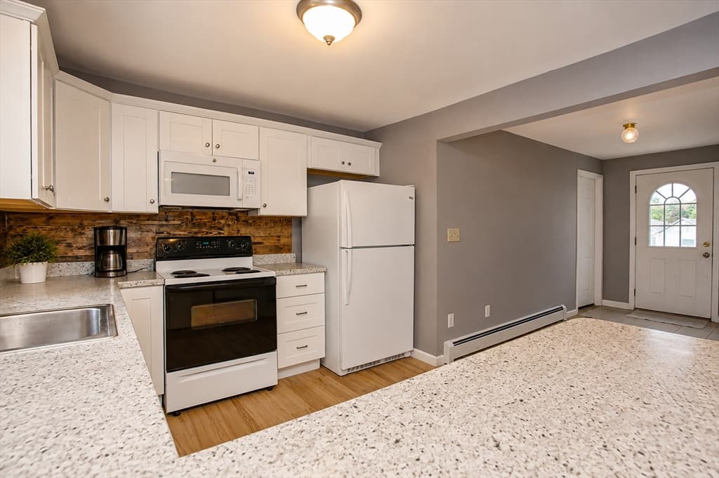 52 Cottage, Enfield CT 06082 photo 11