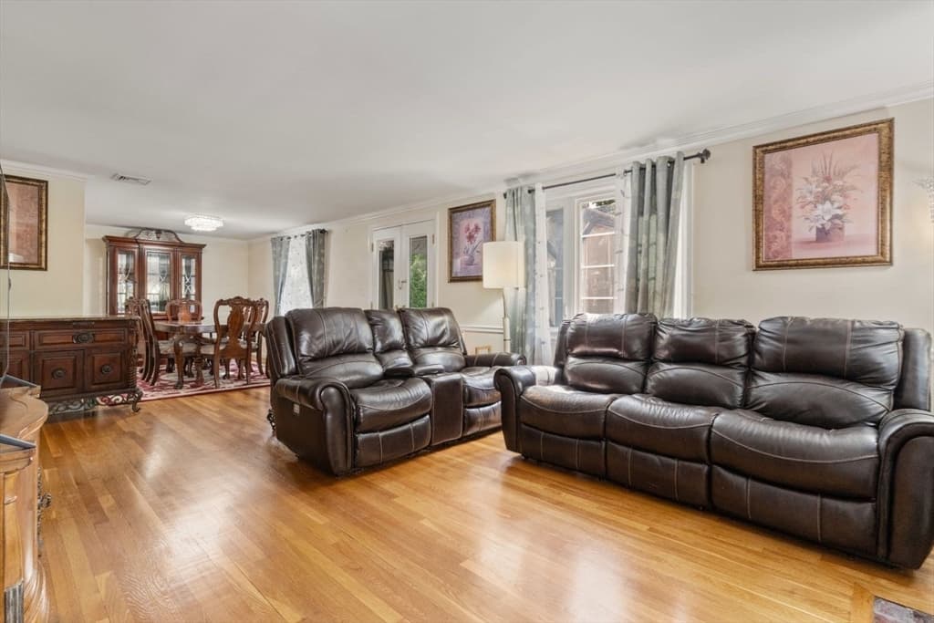 560 Worcester St, Wellesley MA 02481 photo 6