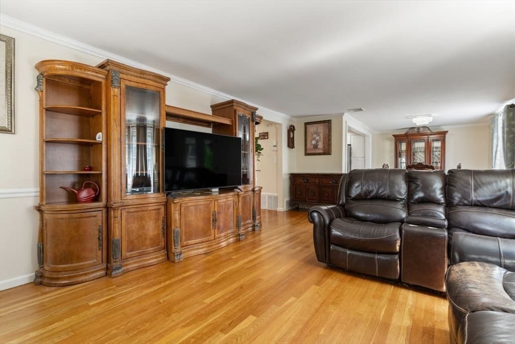 560 Worcester St, Wellesley MA 02481 photo 7