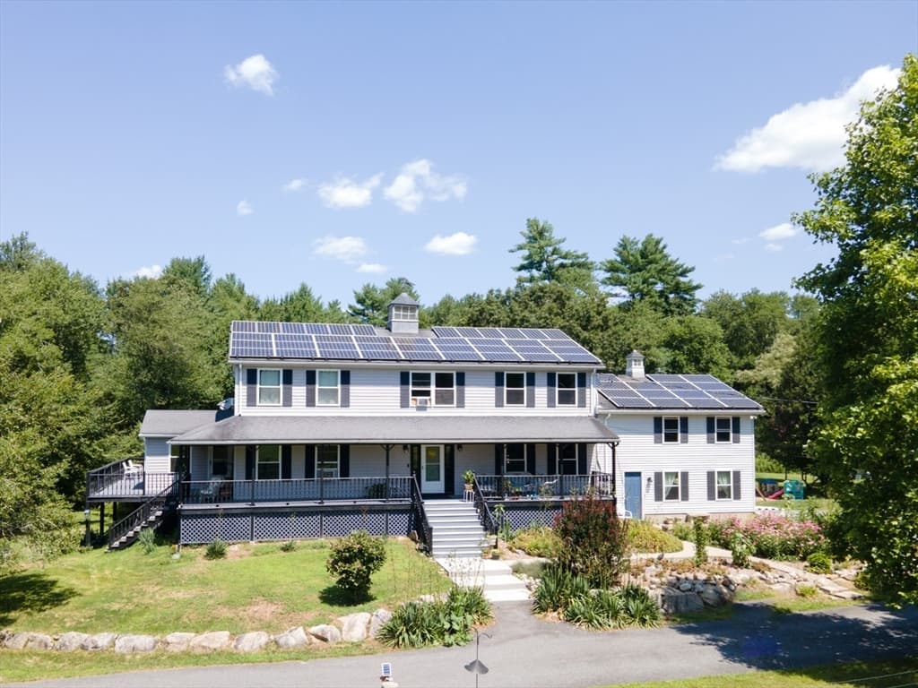 511 Old Fall River Rd, Dartmouth MA 02747