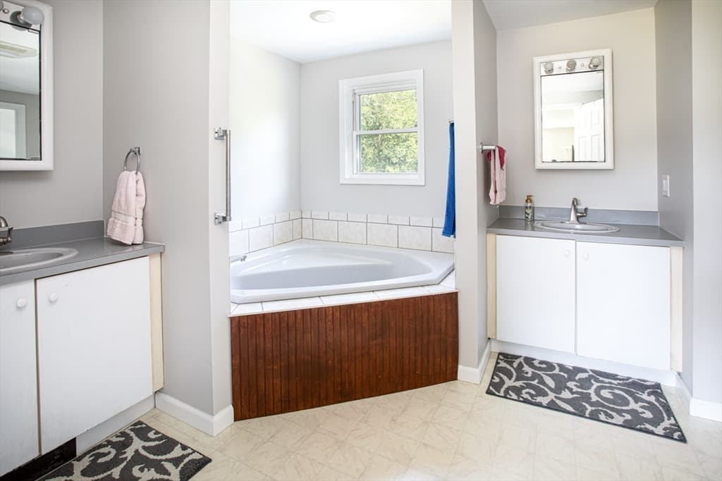 511 Old Fall River Rd, Dartmouth MA 02747 photo 29
